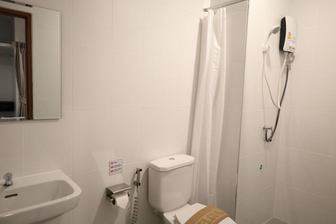 Y House Patong 호스텔 외부 사진