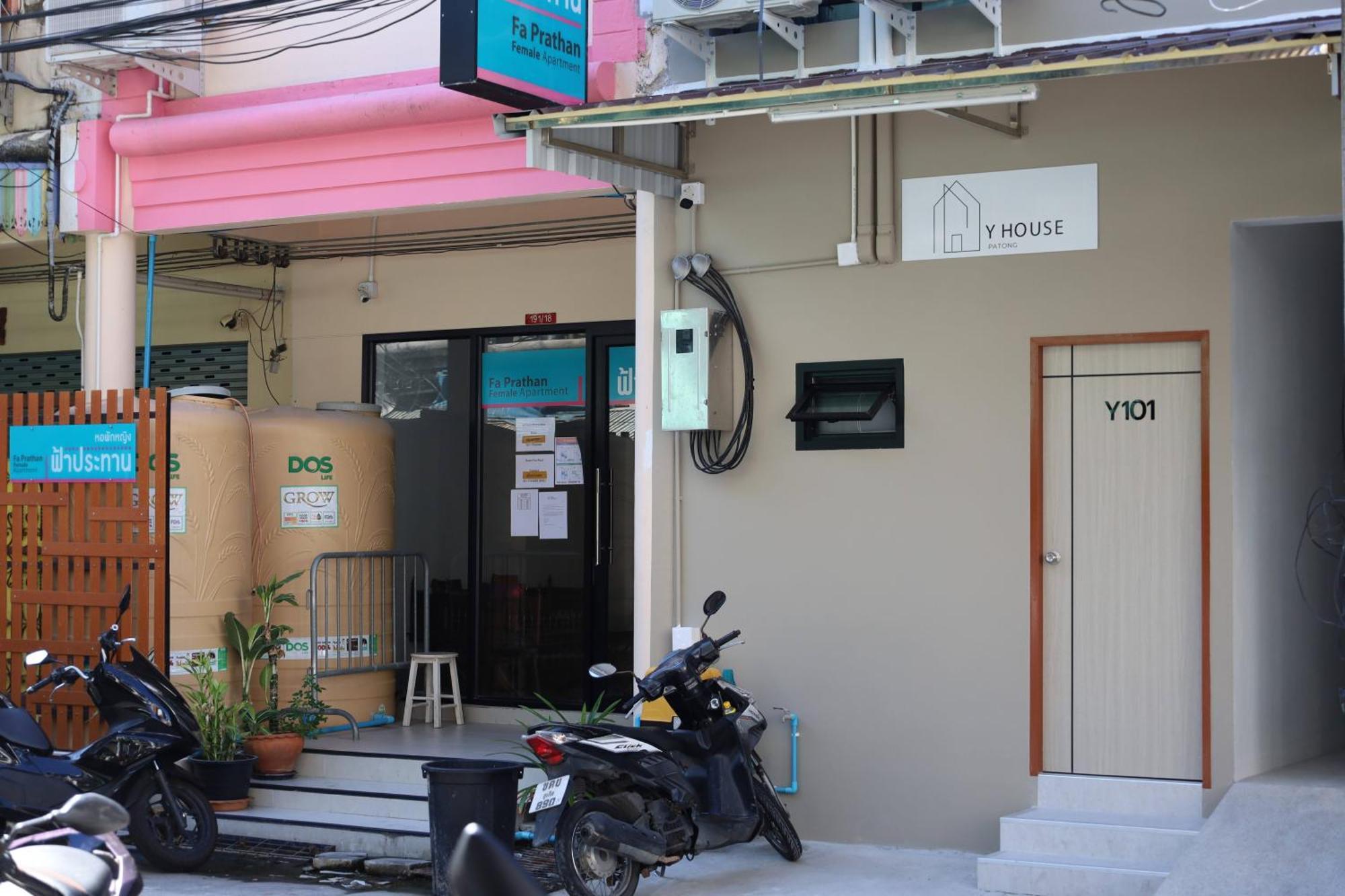 Y House Patong 호스텔 외부 사진