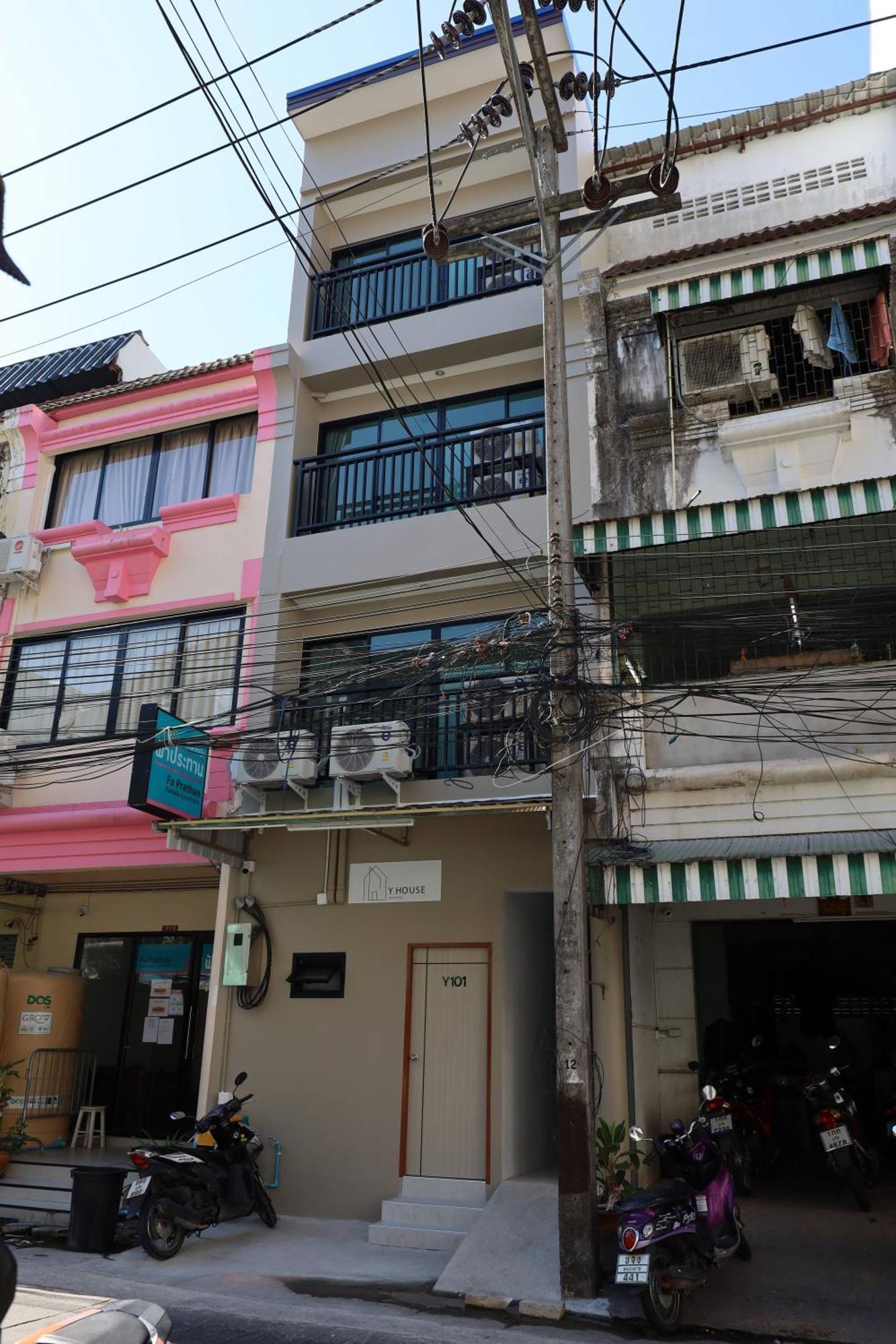Y House Patong 호스텔 외부 사진